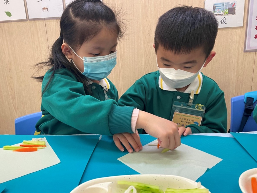 弟弟，食材不可以放得太多！