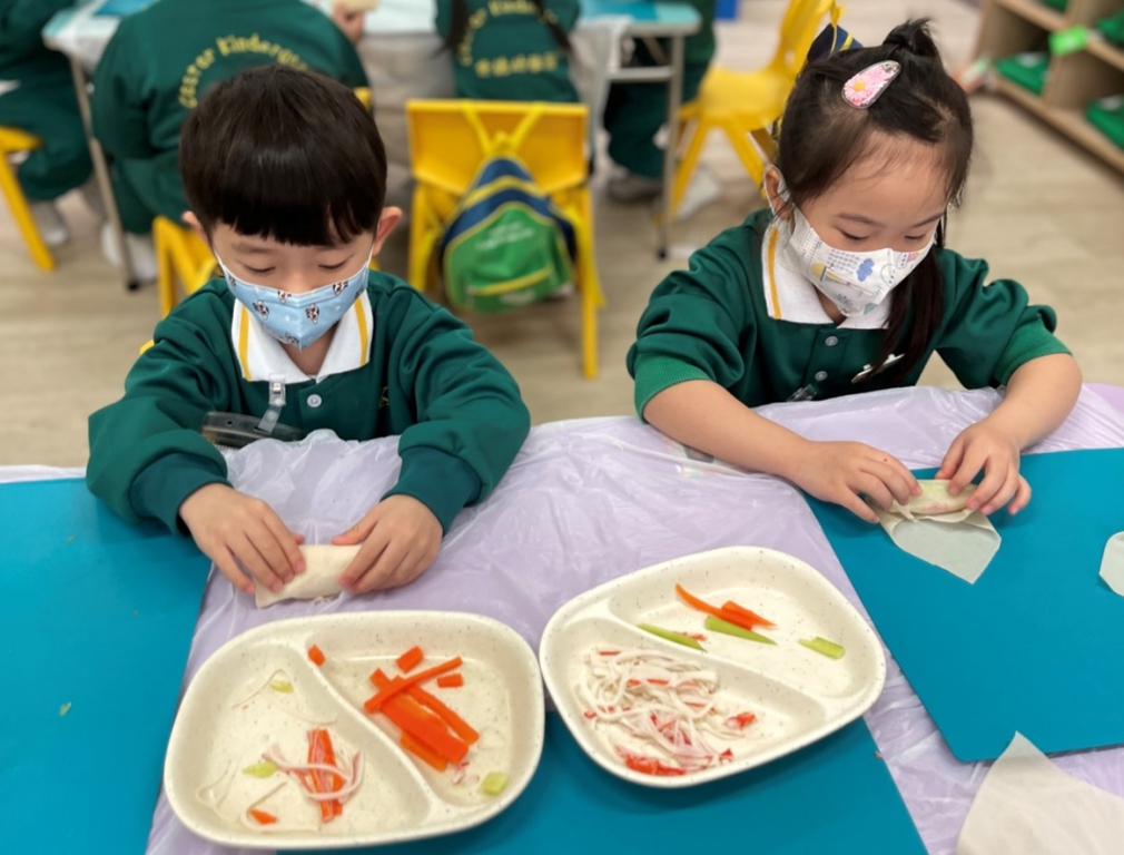 春卷皮軟軟的，要小心捲！