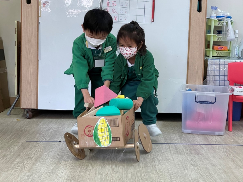 快來試試我們搬運車的承載力！