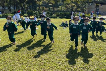 赤著腳，跑，跑，跑，真開心！