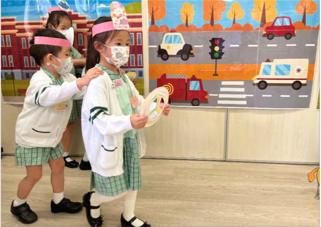 珍珠阿姨開車橫衝直撞的，太危險了！